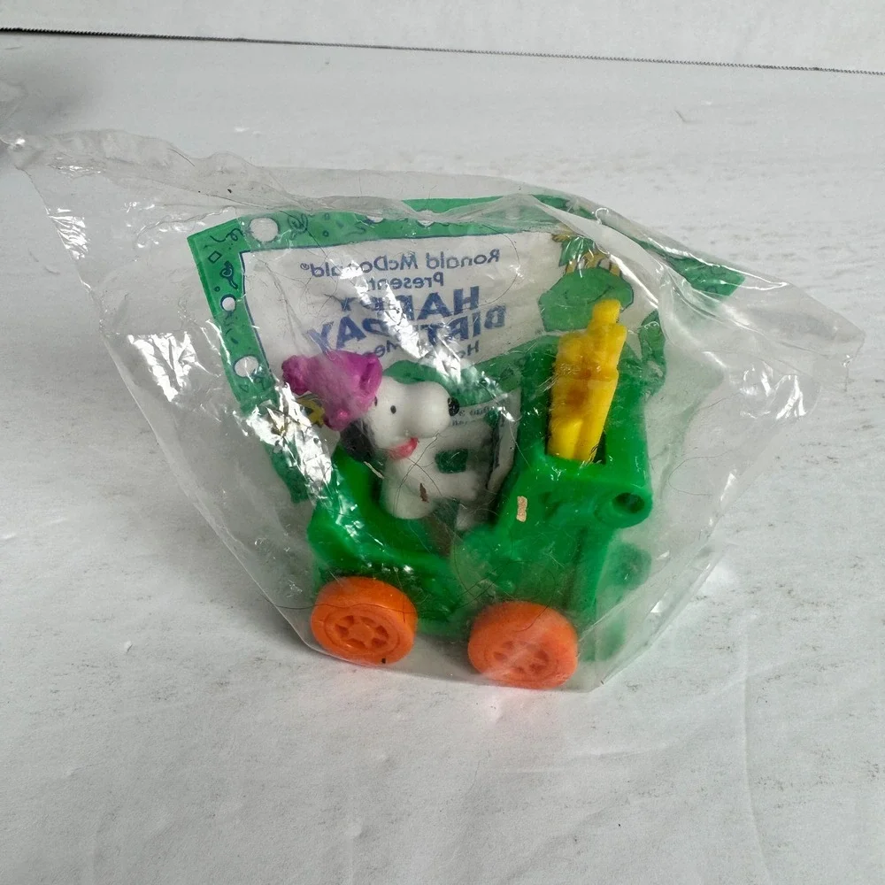 1994 McDonalds Happy Meal Toy Snoopy Peanuts Happy‎ Birthday #12 Sealed
